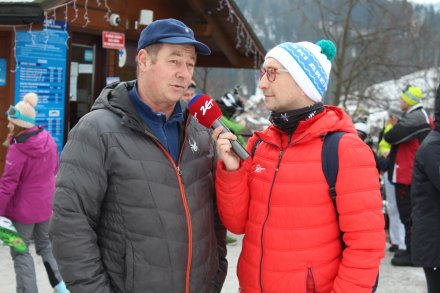 Kamil Nosel rozmawia z Władysławem Saneckim - prezesem Wiślańskiego Skipassu